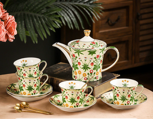 Service à thé de l'après-midi en céramique au design floral de luxe, tasse et soucoupe modernes avec glaçure verte, passe au lave-vaisselle - Product Image 2