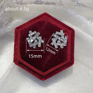 Orecchini a Perno Geometrici in Oro Bianco con Cristalli e Strass, Gioielli alla Moda per Donna - Product Image 6