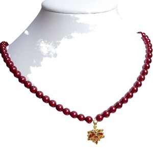 Collana Vintage con foglia d'acero rosso ciondolo di perle di lusso di fascia alta per le donne Casual in lega di rame catena alla moda - Product Image 5