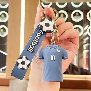 Porte-clés de football en PVC CZFIT, figurine de joueur de football miniature 3D, motif dessin animé, durable, écologique, moderne et simple, vente en gros - Product Image 3