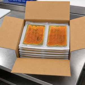 Fette di Salmone Affumicato a Freddo di Grado E, 100% Disossato e Senza Pelle, su Cartoncino Dorato per Chef Professionisti - Product Image 3