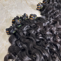 Lots de Cheveux Humains Bruts Bouclés en Gros – Cheveux Indiens Bruts Alignés dans le Sens de la Cuticule – Cheveux Indiens Bouclés Non Traités