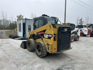Chargeuse compacte sur pneus d'occasion CAT 236D, 55 kW, godet de 0,5 m³, pour la construction, l'aménagement paysager et la manutention de matériaux - Product Image 2