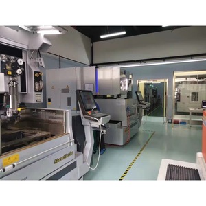 Machine de soudage robotisée industrielle CROBOT pour tôles en alliage d'aluminium avec soudage à l'arc argon et source d'énergie laser - Product Image 2