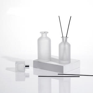 Bouteille ronde en verre dépoli mat de vente en gros pour la maison produits décoratifs bouteille de parfum de voiture <span class=keywords><strong>vide</strong></span> diffuseur avec anneau différent - Product Image 2