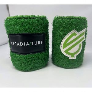 Couvre-gobelet en herbe artificielle personnalisé sur mesure pour promotion, refroidisseur de canette de bière avec logo - Product Image 3