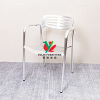 Chaise dinning en métal de bras empilable par ccommercial en aluminium peint pour des événements