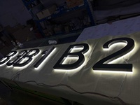 Enseignes LED 3D rétroéclairées personnalisées pour extérieur, en acier inoxydable brossé doré, lettres en relief 3D en acrylique pour entreprises et centres commerciaux