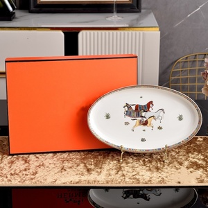 Assiette à poisson en porcelaine osseuse européenne de 12 pouces, best-seller, lavable au lave-vaisselle, motif personnalisé pour les réunions de famille et les mariages - Product Image 3