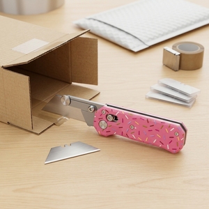 Navaja Plegable de Cambio Rápido Rosa: Cortador de Precisión para Proyectos de Papel, Papel Tapiz, Cuero y Plástico - Product Image 3