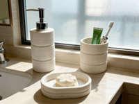 Ensemble d'accessoires de salle de bain en résine blanche à texture tissée, distributeur de savon, gobelet, porte-savon drainant, kit de bain 3 pièces pour la maison, l'hôtel, la salle de bain