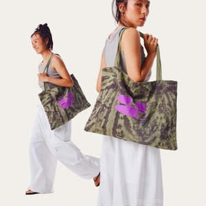 Bolsa de Viaje Ligera con Estampado Tie-Dye, Gran Capacidad, Correa Ancha para el Hombro, Estilo Artístico, Bolsa de Mano para Uso Diario - Product Image 4