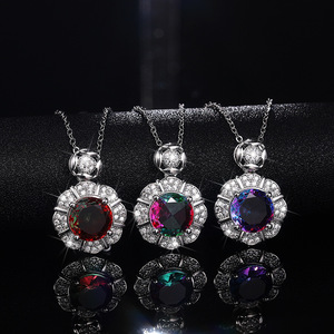 Elegante Collar con Colgante de Color Degradado para Mujer, Joyería Ligera y Moderna, Perfecta para Uso Diario, Fiestas y Regalos - Product Image 1