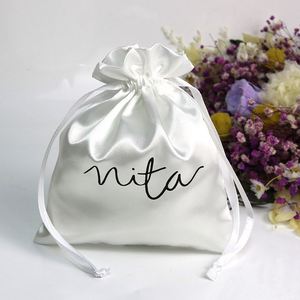 Pochette de rangement pour extensions de cheveux avec logo personnalisé, sacs d'emballage pour perruques, sacs à cordon en satin noir pour mèches de cheveux, sacs cadeaux pour mèches de cheveux - Product Image 1