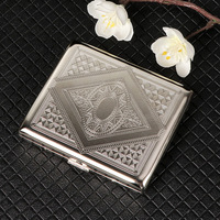Vente chaude Étui à cigarettes rectangulaire en métal gravé et sculpté Motif créatif pour homme Clip en fer à rabat Portable