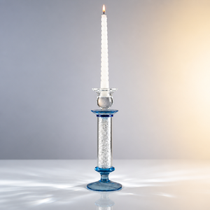Diepblauwe glazen kaarsenhouder met zilveren glitter steel, bloemblaadjesvormige schaal en witte spiraalvormige kaars, modern voor thuis en woonkamer - Product Image 1