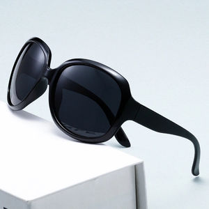 Gafas de sol polarizadas retro, modernas, lujosas y a la moda, con protección UV, para viajes, correr, conducir y actividades al aire libre. - Product Image 2