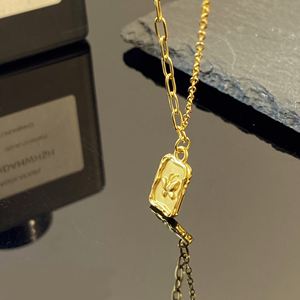 Collar de Acero Inoxidable Chapado en Oro de 18K con Grabado |   Cadena de Clavícula Retro para Mujer, Impermeable e Hipoalergénica - Product Image 6