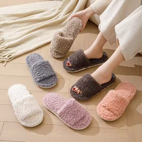 Chaussons Personnalisés en Gros, Mignons et Douillets, en Peluche, pour Femmes, Motif Imprimé Animal, Chaussons de Noël Kawaii pour la Maison, pour Dames