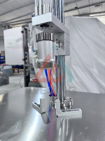 Machine de remplissage d'aérosols semi-automatique haute précision facile à utiliser pour l'huile et le gaz, idéale pour les petites entreprises, prix d'usine