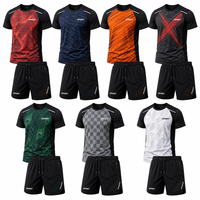 Ensemble T-shirt et short de sport OEM 100% polyester respirant et anti-humidité pour l'entraînement en salle de sport