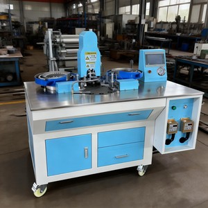 Machine automatique <span class=keywords><strong>à</strong></span> grande vitesse pour la fabrication de <span class=keywords><strong>boutons</strong></span> décoratifs et de capuchons de <span class=keywords><strong>boutons</strong></span> - Product Image 4