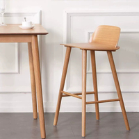 Tabouret de bar en bois massif de designer nordique, tabouret haut moderne et minimaliste, chaise haute créative pour café et salon de thé, modèle tendance