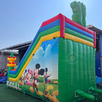 Toboggan gonflable en forme d'escalier, toboggan gonflable Mickey Mouse