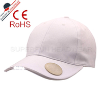 Abridor de Botellas Personalizado de Color Blanco con Luz LED, Gorra de Béisbol