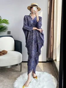 Vestido de Fiesta Casual para Mujer, Estilo Occidental, Holgado, con Cuello en V, Mangas de Murciélago y Flecos Plisados, Talla Grande, Venta al por Mayor de Fábrica - Product Image 4