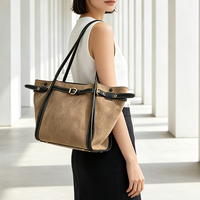 Tas Tangan Wanita Kulit Asli Model Trapeze Warna Taupe dengan Tali Gesper, Terstruktur, Cocok untuk Kerja, Langsung dari Pabrik Butik