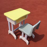 Meubles de maternelle et de préscolaire en plastique coloré, tables et chaises d'étude pour enfants