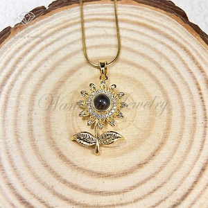 สร้อยคอแบบโชคเกอร์ลายดอกไม้ฉายภาพ LV026 100 <span class=keywords><strong>ภาษา</strong></span> ฉันรักคุณ ชุบทอง 18K พร้อมจี้รูปดอก<span class=keywords><strong>ทานตะวัน</strong></span> - Product Image 5