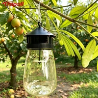 Buiten hangende plastic insectenvanger met lokmiddel voor fruitvliegen