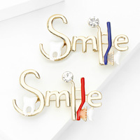Broche en émail plaqué or, motif dentaire avec inscription 'Smile' et strass, épingle de revers et de col pour vêtements, pour femmes et hommes, accessoires quotidiens