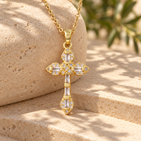 Collier Croix ARNAN en Cuivre Plaqué Or avec Micro-Pavé de Zircons, Pendentif Bijou Chrétien pour Usage Quotidien, Vente en Gros, Cadeau d'Anniversaire