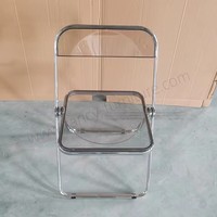 Chaises pliantes transparentes en plastique empilables et résistantes aux intempéries pour événements et fêtes
