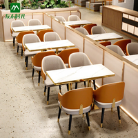 Tables et chaises de restaurant, combinaison écologique, bois durable, design contemporain pour usage commercial