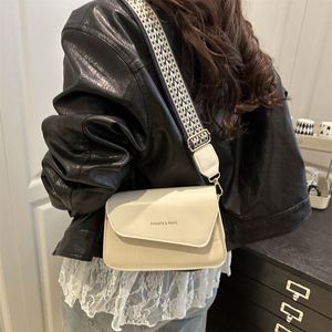 Versatile Design Women's Crossbody Bag Simple Fashionable <b>Square</b> Shoulder Bag with Zipper Closure Single Strap PU Waterproof - Product Image 4
