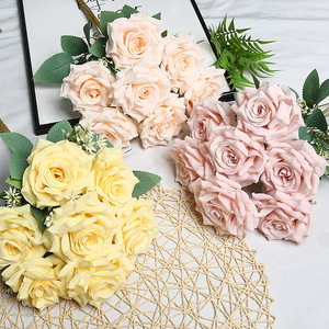 Bouquet de 7 roses artificielles en soie Lichao, décoration de mariage, accessoires faits à la main pour intérieur et extérieur - Product Image 1