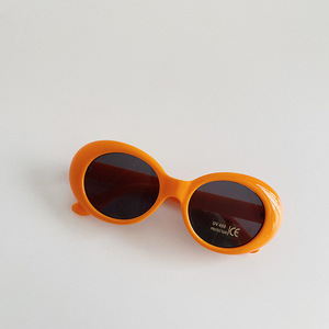 Z3-1303-1 Gafas de sol para niños, montura ovalada de PC, protección UV400, tipo 3 lentes, estilo urbano unisex - Product Image 3