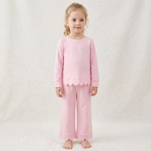 Ensemble de pyjama rose à manches longues pour filles avec pantalon à ourlet festonné, vêtements de nuit confortables de couleur unie - Product Image 1