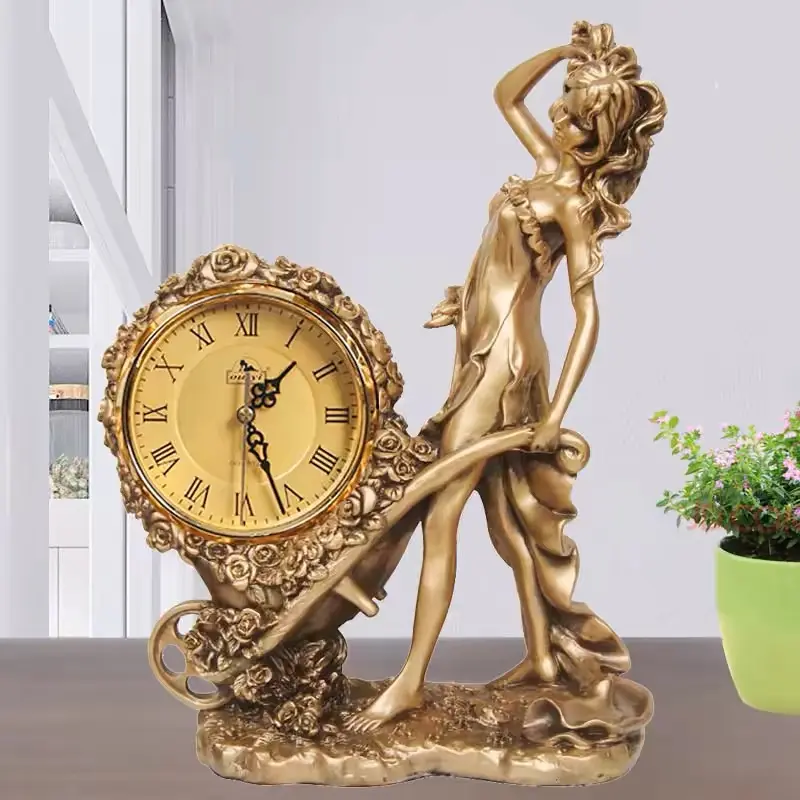 Kerajinan Dekorasi dalam ruangan kantor rumah, besar buatan emas dan perak Resin patung kecil Jam Wanita