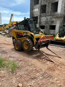 Chargeuse-pelleteuse CAT 226B d'occasion de haute qualité, modèle 2022, moteur Caterpillar, pompe hydraulique MOOG, 1 roulement de moteur, boîte de vitesses - Product Image 3