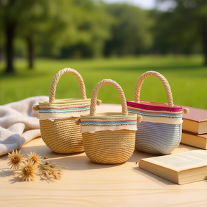 Borsa Piccola in Paglia Intrecciata con Bordo a Nappa Stile Etnico 12x14cm Accessorio Moda - Product Image 2