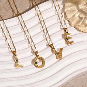 All'ingrosso coppie europee americane migliori amici lettera collana di gioielli placcato oro alfabeto collana per ragazze - Product Image 1
