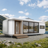 Maison modulaire préfabriquée moderne de type capsule, cabine de luxe avec verrière panoramique pour hôtels de villégiature et projets résidentiels