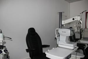 Unidad Oftalmológica Completa InnoVue Opto CT-360 con Silla de Refracción y Soporte para Clínicas Oftalmológicas - Product Image 2