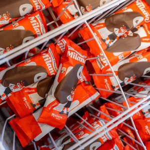 Barra de Helado Cubierta de Chocolate OEM con Capas Crujientes, Gelato de Leche, Postre Congelado de Chocolate Rico, Suministro de Fábrica - Product Image 1