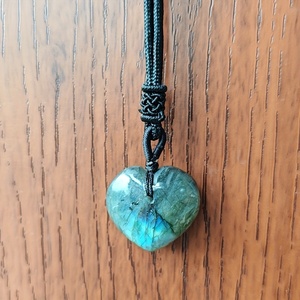 Collar con Colgante de Labradorita Natural en Forma de Corazón, Diseño Elegante de Mármol Verde, Regalo para Uso Diario y Ocasiones Especiales - Product Image 3